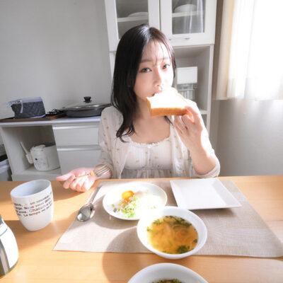 最高の奥さんと、初めてのリアル妊活中出し。緊張ドキドキ密着ハメまくり結婚性活へようこそ！ 三葉ちはる-1