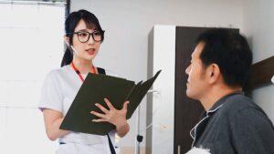地味な隠れデカパイ新人看護師は押しに弱くてセクハラを断れないドＭちゃん。性欲が溜まった入院患者の性処理までもお世話しています-2