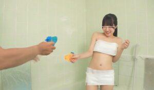 紙が溶けて大事なところが露わに！？相手の陰部をさらけ出せ！絶対に負けられない水鉄砲対決！　参加女性10名 配信限定Vol.01-3