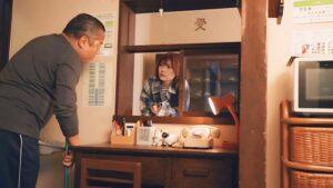 学生寮で2人きり 女子学生と中年管理人が過ごした年末年始 若い身体に衝動が抑えられず・・・一晩中ヤリまくった年越しイラマチオ　小松本果-2