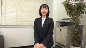 『大手企業の内定が目標の就活女子大生限定！ チ〇ポを咥えながらジョボジュボ面接トレーニング！』スタイル抜群な清楚JDが喉奥チン凸されまくる！お口とスーツを精子まみれにされながらデカチン生ハメに即堕ち連続ガチ絶頂!!!【街角素人モニタリング♯みお♯21歳】-1