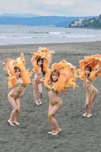 サンバ部美尻強化合宿！発情ビキニ尻の白濁ザーメンまみれ腰フリ大特訓！-1