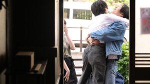 灯りが落ちる前に 交わらない想いがひとつの夜に溶けていく-15