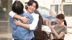 灯りが落ちる前に 交わらない想いがひとつの夜に溶けていく-16