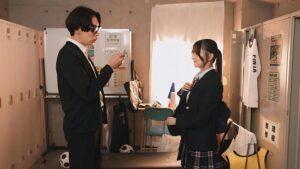 サッカー部の女子マネージャーは憧れの先輩のレギュラー獲得のために顧問教師の性処理をしています-10