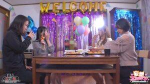 【ようこそ性欲モンスターシェアハウスへ２】～ヤリマン達に四六時中チ〇コを狙われる～①寝起きを襲う色白巨乳「ひまり」②シャワー中でもお構いなしに迫る柔乳ギャル「りか」③帰宅してSEXに即合流するモデル体型美女「りえ」【妄想エロマン♯ひまり＆りえ＆りか】-2