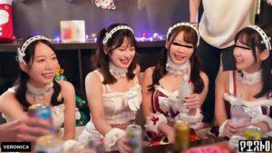 紅白の可愛いサンタコスを纏った美女たちと乱交SEX！抜群のプロポーションに度肝を抜かされた男たちはフル勃起！まさに性なる夜といわんばかりのクリスマスナイトに発展！【ことね/まいな/えみ/ななみ】Verことね＆まいな-1