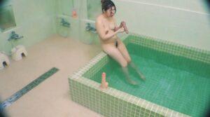なんでこんなところにディルドが！？大浴場にディルドがあったらどんな反応をするのかモニタリングしてみました！世の女性って意外と欲求不満なんですね(笑)【配信限定Vol.2】-13