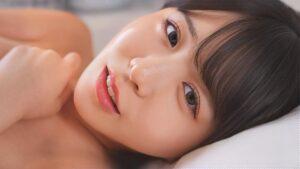 帰省先の田舎で朝を迎えた僕が目を覚ますと、そこはいとこの部屋のベッドだった…混乱する僕を横目に彼女は照れた表情を浮かべながら誘惑してくる。昨夜の親族の宴会の後、何があった?柏木こなつ-3